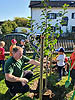 Pflanzung von 2 Obstbäumen und einem Kastanienbaum im Kindergarten St. Peter und Paul am 24.09.2021